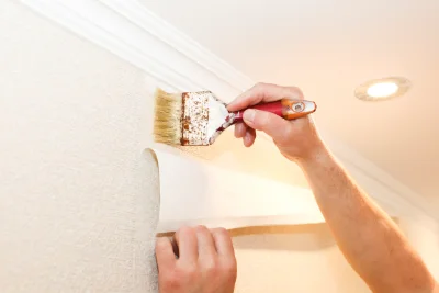 Pose de papier peint à Vénès — revêtements muraux et toiles de verre